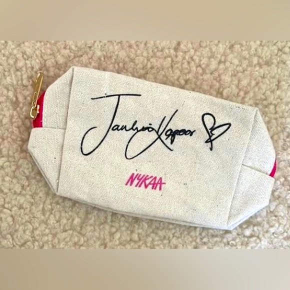 5 Piece Biotique Bath & Body Travel Kit & Nykaa X Jahnvi Kapoor Travel Pouch - Picture 3 of 6